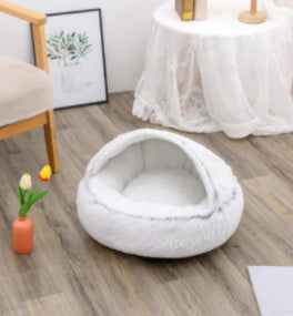 SnuggleHaven Pet Bed – Round Plush Bed for Cold Nights