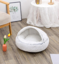 SnuggleHaven Pet Bed – Round Plush Bed for Cold Nights