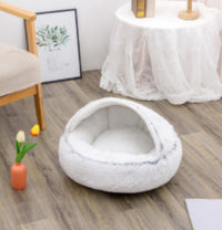 SnuggleHaven Pet Bed – Round Plush Bed for Cold Nights