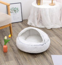 SnuggleHaven Pet Bed – Round Plush Bed for Cold Nights
